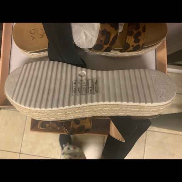 Sandals - Picture 2 of 3